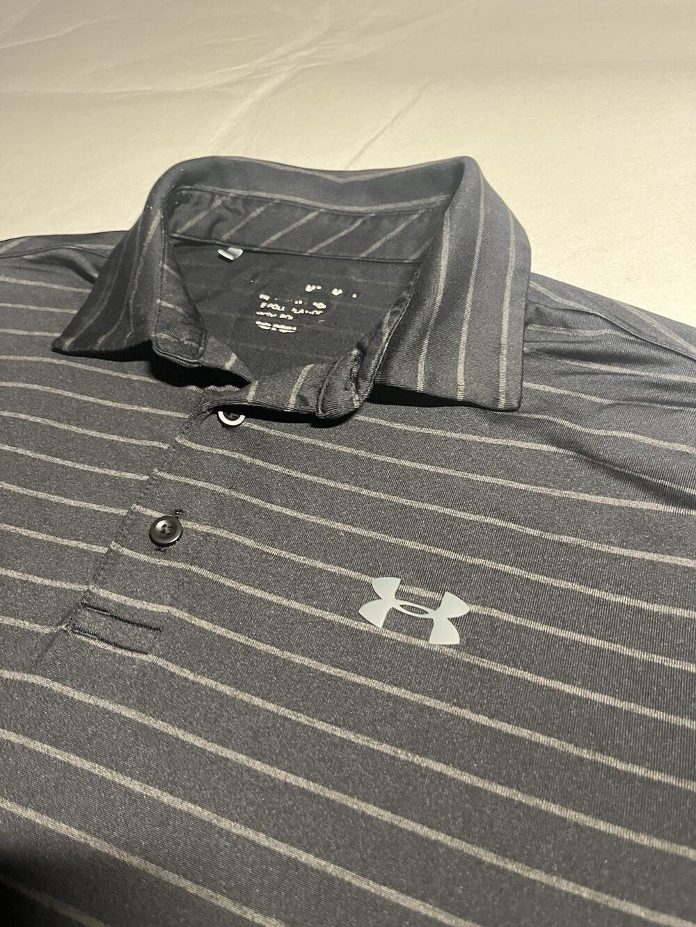 Under Armour Playoff Polo Men’s Medium Black Gray Striped HeatGear Golf Shirt